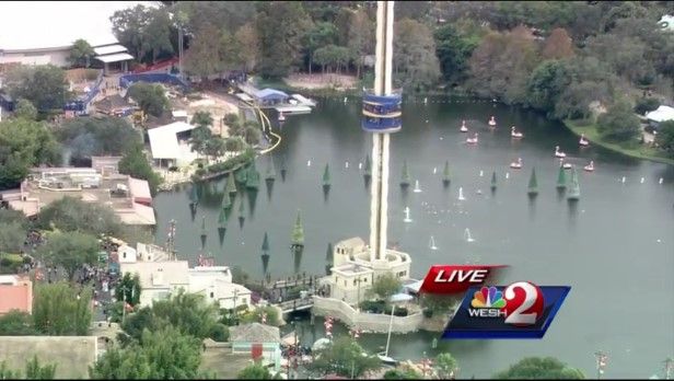 Visitantes quedan atrapados en torre de SeaWorld - jjj3