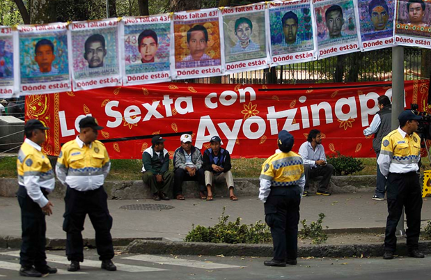 Galería: padres de normalistas retiran plantón de Reforma y Chivatito - la-sexta