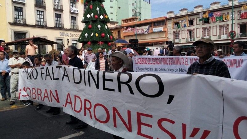 Ex trabajadores del gobierno de Veracruz exigen sus pagos