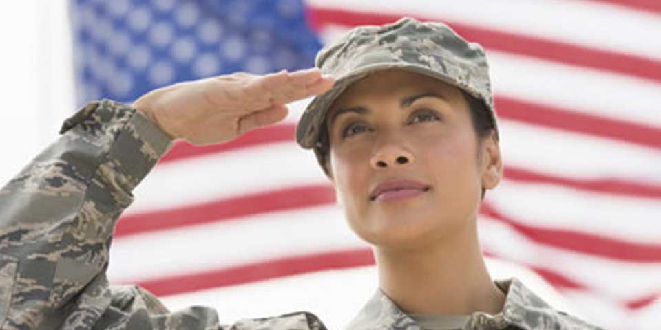 Pentágono abrirá todas las posiciones militares a mujeres