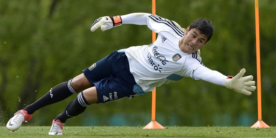 Atlas anuncia la llegada de Óscar Ustari