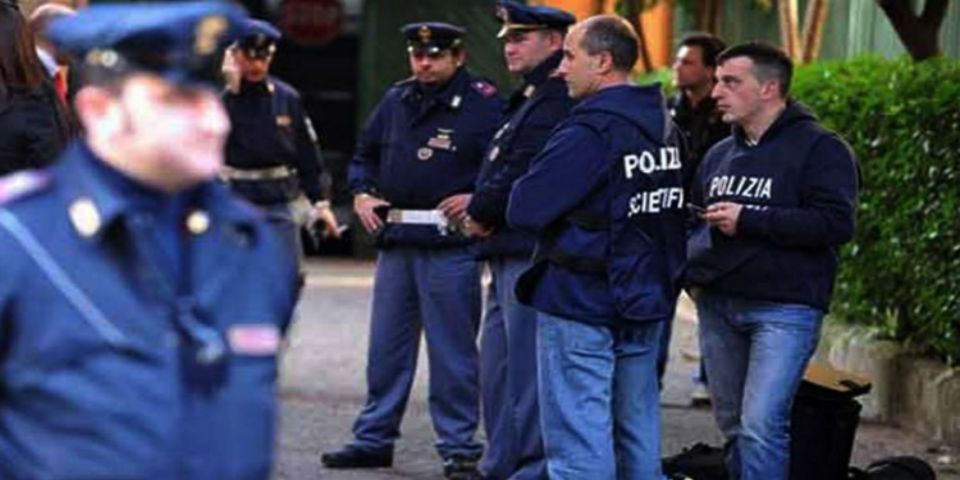 Italiano se inmola frente a la mansión de Berlusconi