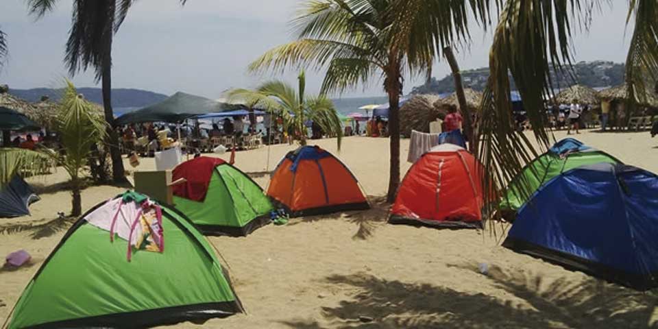 Prohíben casas de campaña en playas de Acapulco