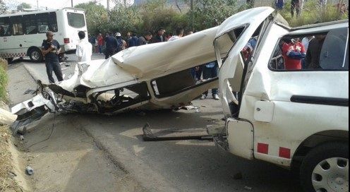 Choque en Naucalpan deja dos muertos y 19 heridos