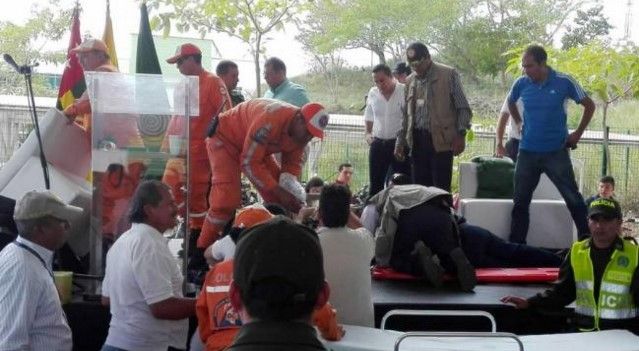 Vicepresidente colombiano se desmaya en acto público