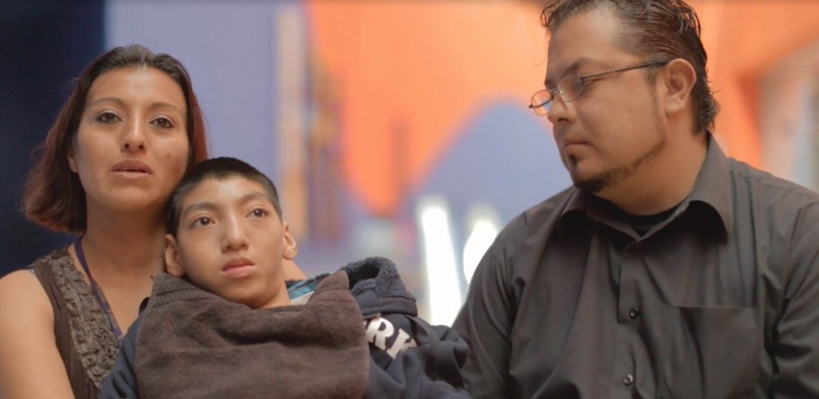 Jesús, Karla y Gustavo. Una familia de hierro