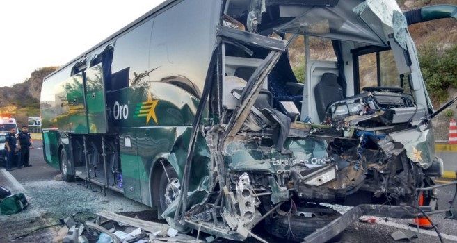 Choque de autobús y tráiler en la México-Acapulco deja 27 heridos