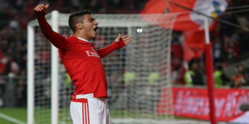 Raúl Jiménez da la victoria al Benfica