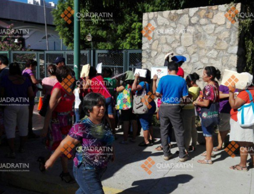 Adultos mayores esperan hasta 2 horas por televisiones digitales - television-digital-acapulco-2-1024x784