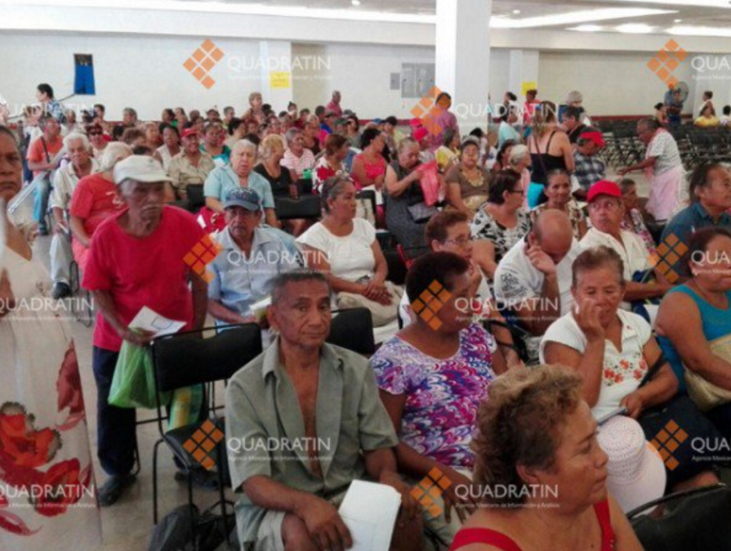 Adultos mayores esperan hasta 2 horas por televisiones digitales - television-digital-acapulco-3-1024x771