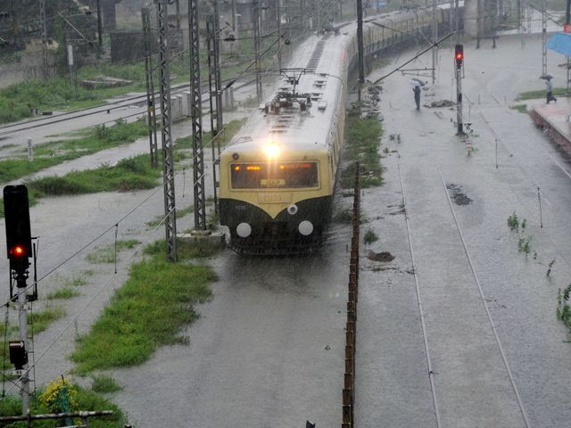 Imágenes: India sufre las peores lluvias en 100 años - train_2641592a