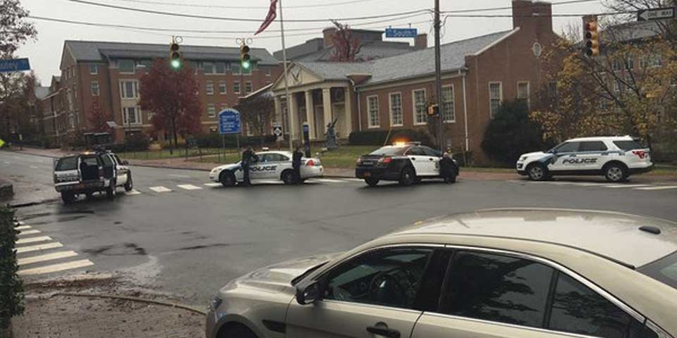 Cierran universidad en Carolina del Norte por alerta de persona armada