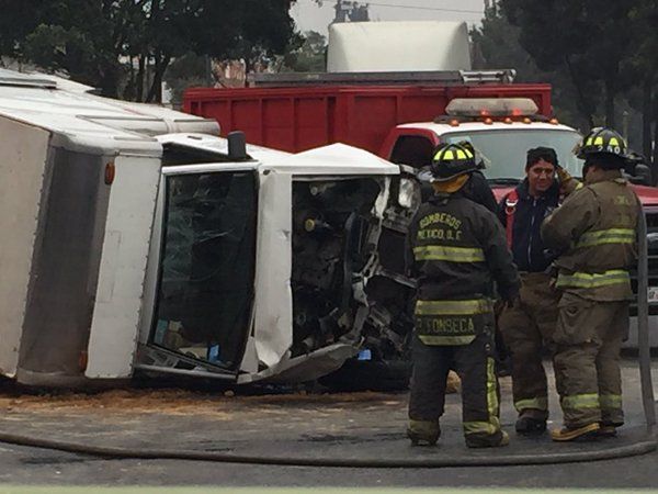 Muere un hombre por volcadura en Pantitlán - volcadura-pantitlan-4