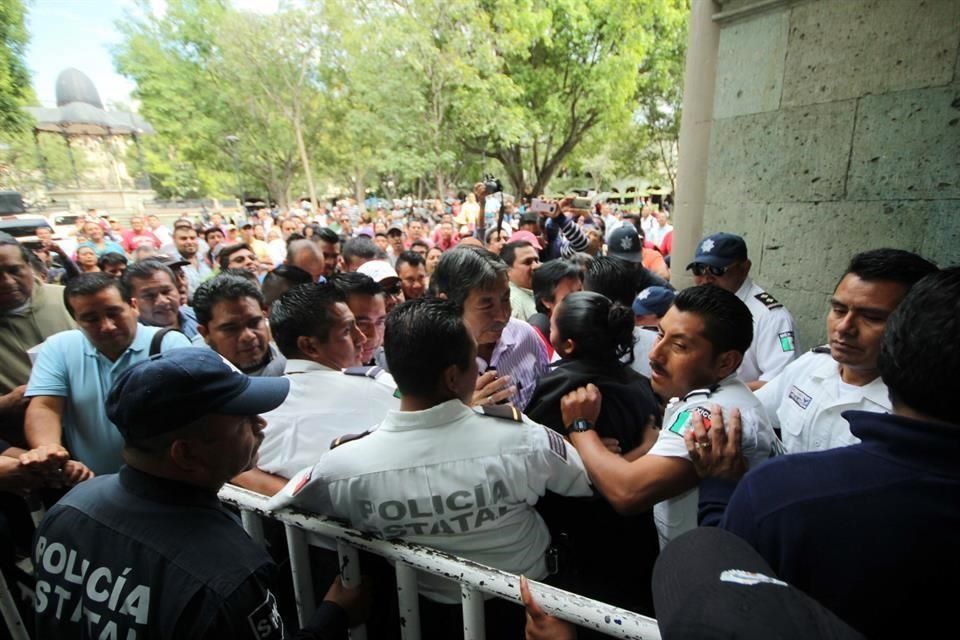 Manifestación de Sección 22 termina en riña