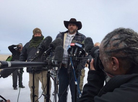 Suma 2 días la toma de un edificio federal en EE.UU.
