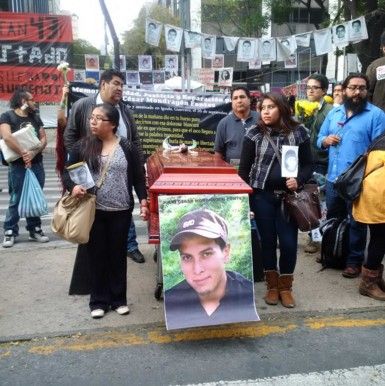 Padres de normalistas desaparecidos marchan hacia la SCJN - Ayotzinapa-16-meses-alconsumidor