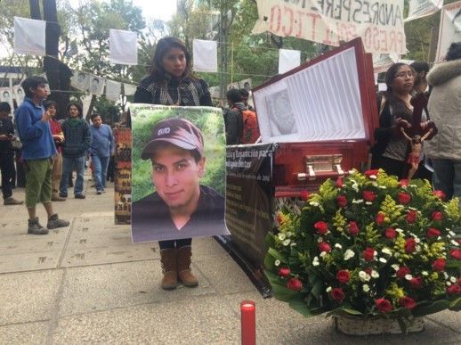 Padres de normalistas desaparecidos marchan hacia la SCJN - Ayotzinapa-16-meses-rompevientotv3