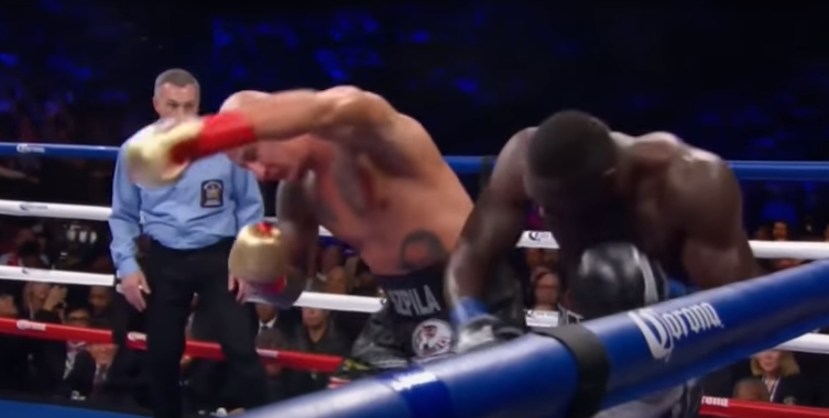 Boxeador manda a rival al hospital