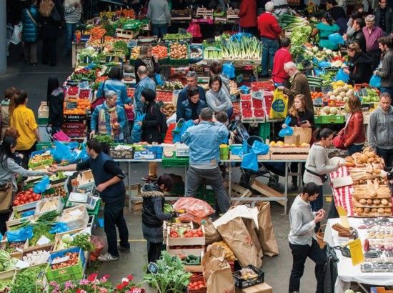 Los 16 barrios que debe visitar en el 2016 - Capucins-farmers-market