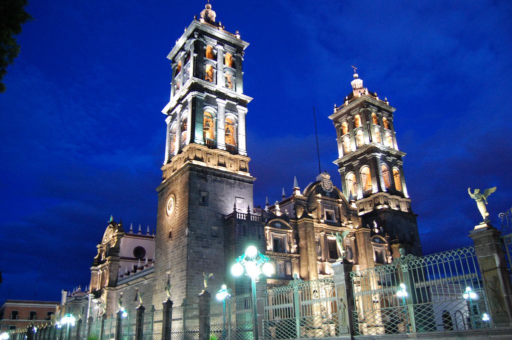 Los 5 mejores destinos turísticos cercanos a la Ciudad de México - Catedral-Puebla
