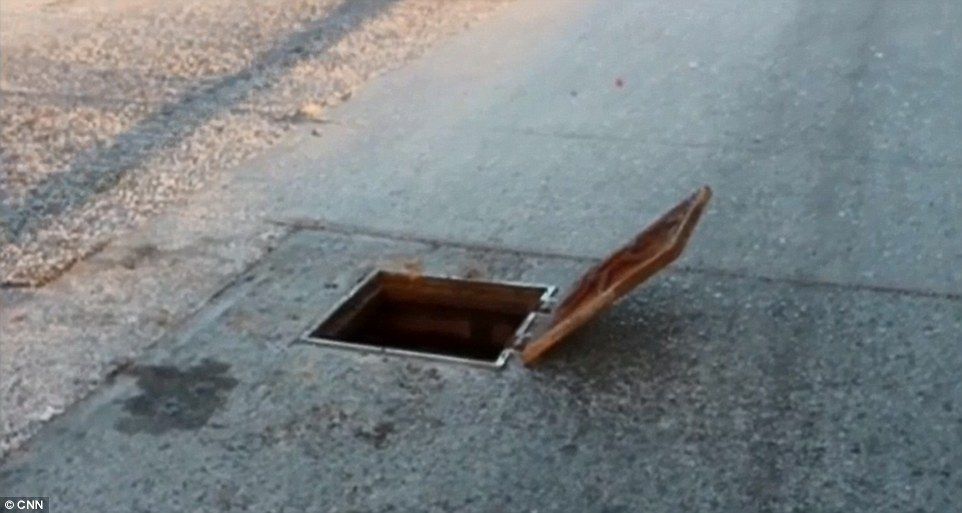 Las coladeras por donde quiso escapar 'El Chapo' - Coladera