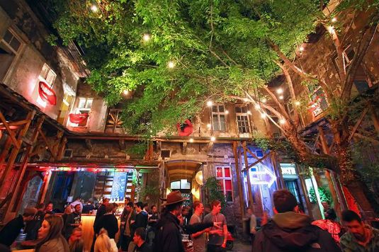 Los 16 barrios que debe visitar en el 2016 - Distrito-VII-budapest