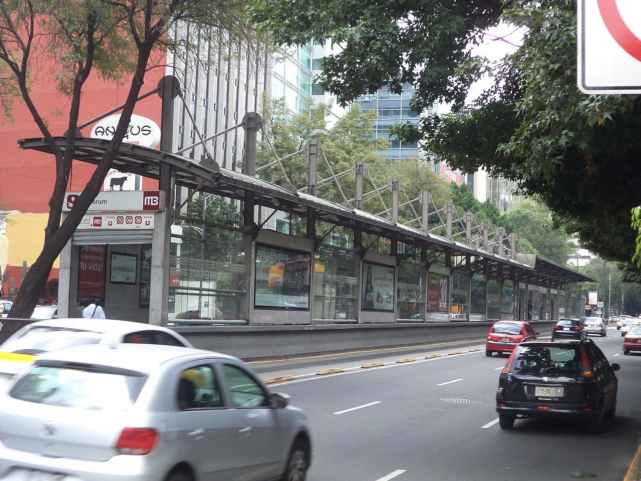 Las 10 estaciones más concurridas del Metrobús - Estacion-Poliforum