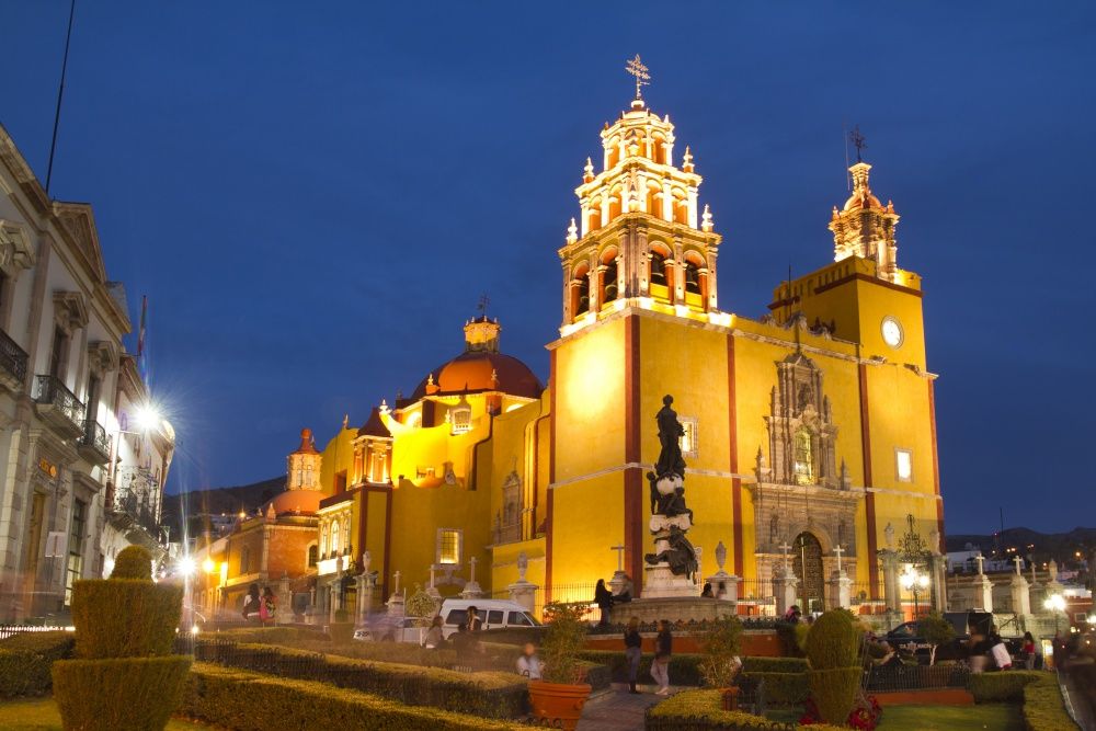 Los 5 mejores destinos turísticos cercanos a la Ciudad de México - Guanajuato-iglesia-la-paz