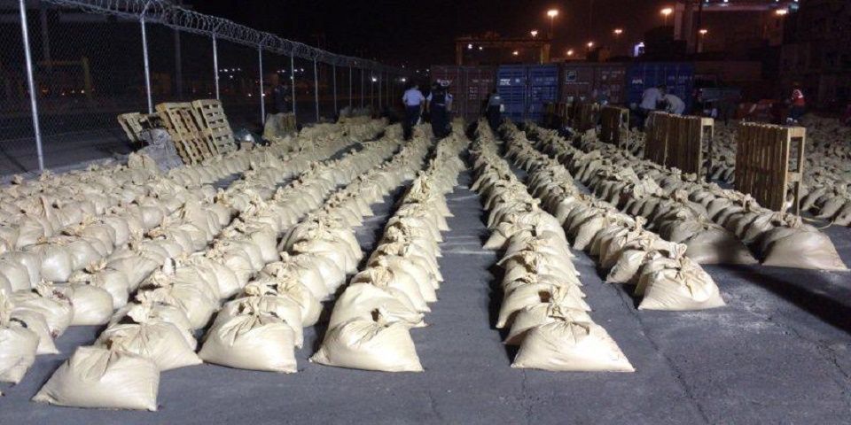 Aseguran cocaína en contenedores de arena en Manzanillo