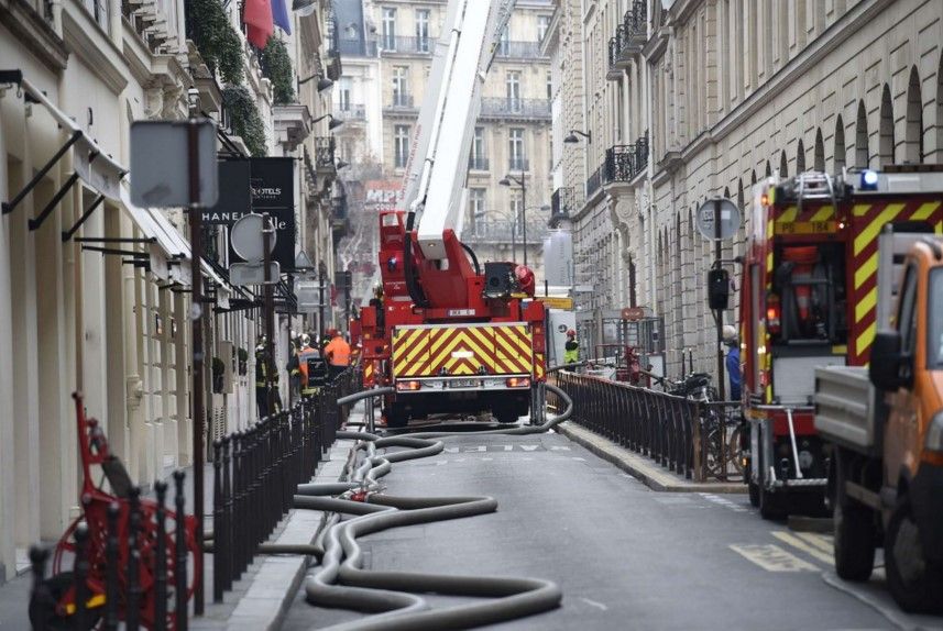 Saldo blanco por incendio en el Hotel Ritz de París
