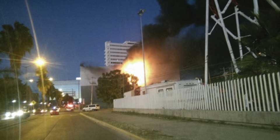 Desalojan a más de 600 personas por incendio en plaza de León