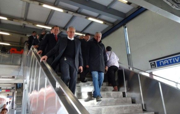Inauguran escaleras rehabilitadas de la Línea 2 del Metro