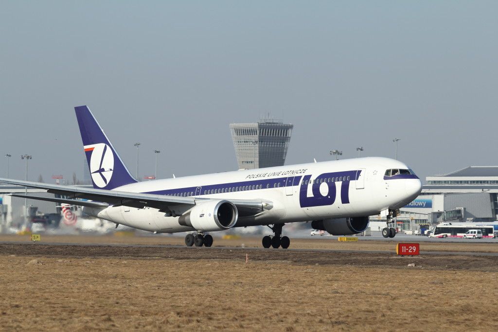 Las aerolíneas más puntuales del mundo - LOT-Polish-1024x683