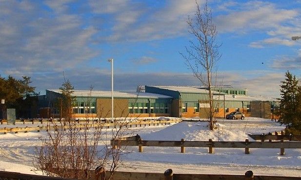 Balacera en escuela de Canadá deja 5 muertos