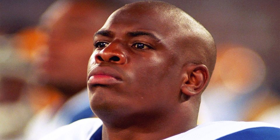 Muere en prisión Lawrence Phillips, excorredor de la NFL
