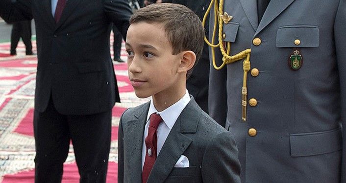 Video: príncipe de Marruecos rechaza besamanos