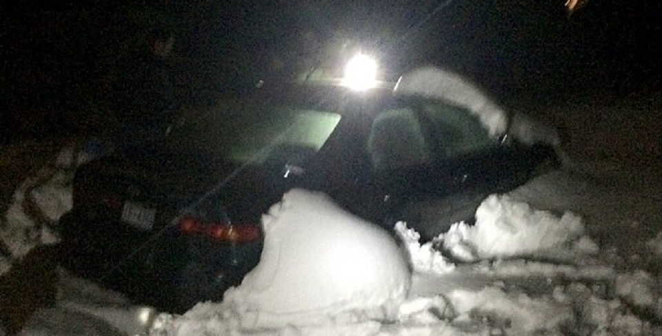 Rescatan a mujer tras pasar tres días enterrada bajo la nieve por Tormenta Jonas Rescatan a mujer tras pasar tres días enterrada bajo la nieve por Tormenta Jonas