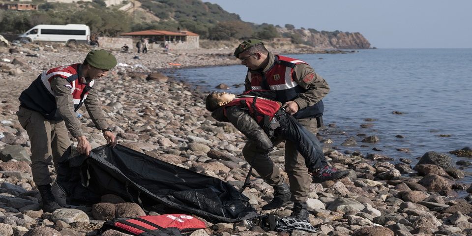 Naufragio en costas de Turquía deja al menos 39 migrantes muertos