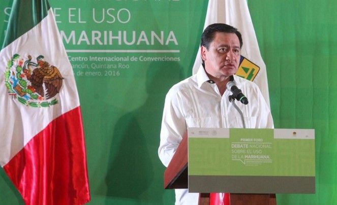 'Violencia no acabará con legalización de las drogas': Felipe Calderón - Osorio-Chong-debate-mariguana-Internet2