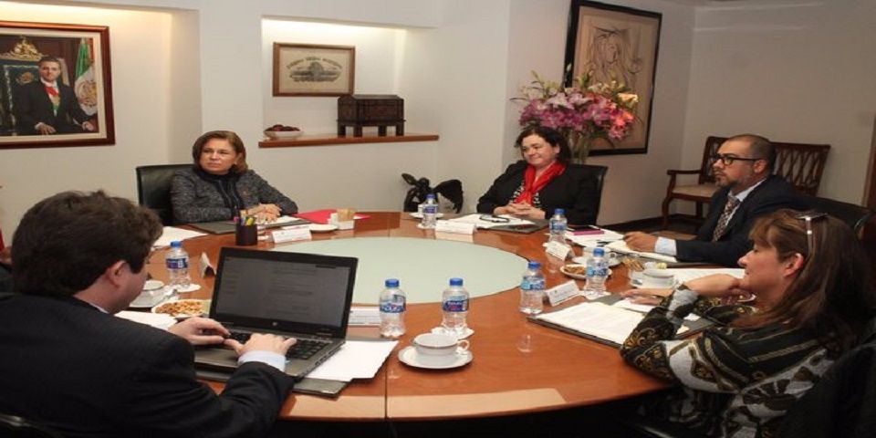 Se reúnen PGR y GIEI por avances de investigación en Ayotzinapa