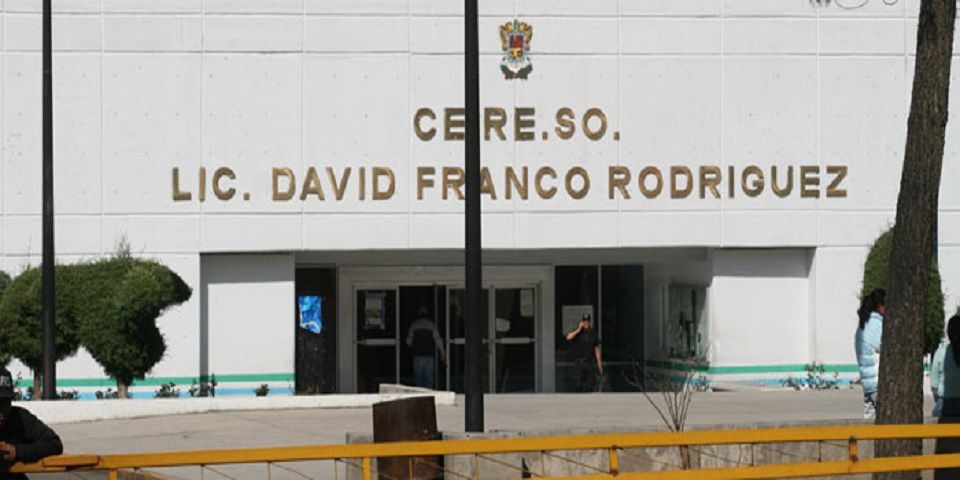 Llevan a normalistas a penal de “Mil Cumbres”