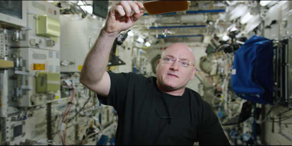 Video: astronauta juega ping pong en la Estación Espacial Internacional
