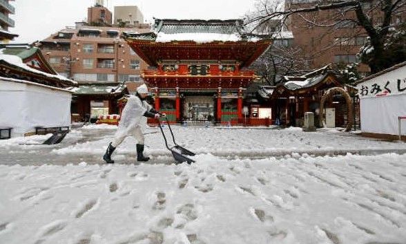 Cancelan cientos de vuelos por nevadas en Japón - Screenshot_1115