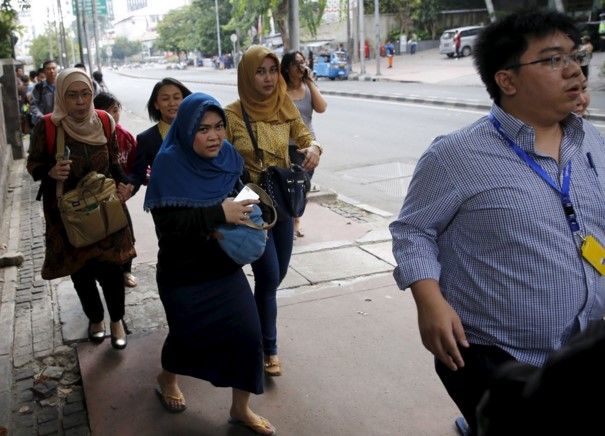 Ataque atribuido al EI deja siete muertos en Yakarta - Screenshot_130