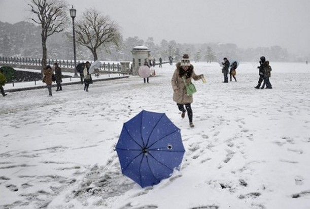 Cancelan cientos de vuelos por nevadas en Japón - Screenshot_157