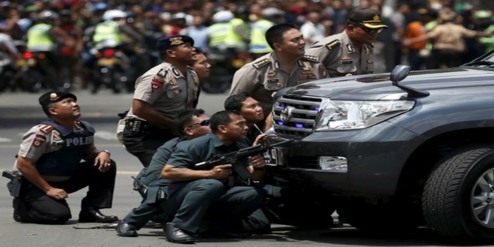 Ataque atribuido al EI deja siete muertos en Yakarta