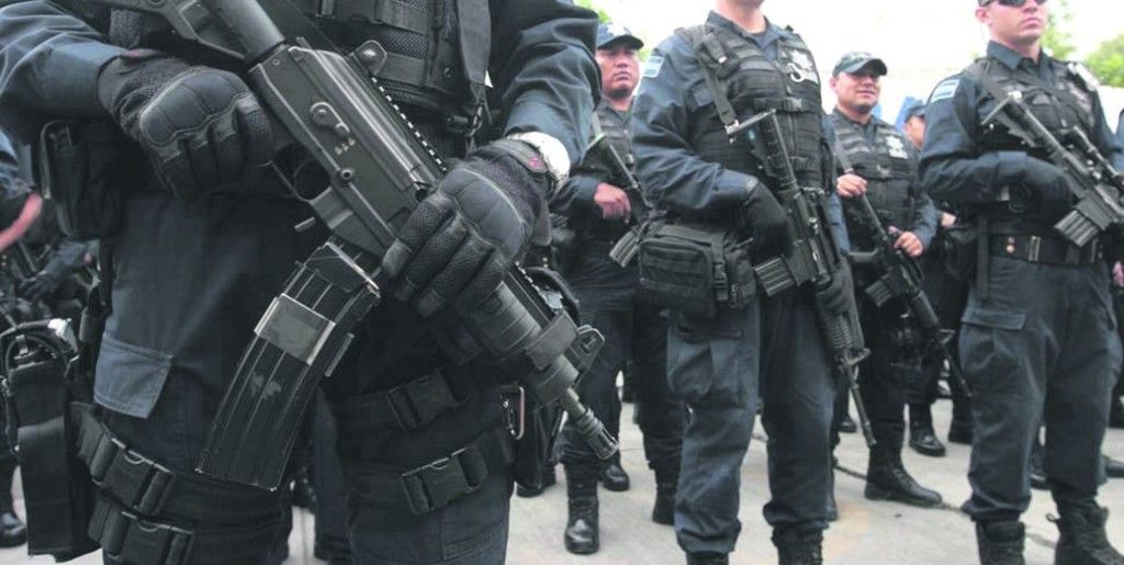 Policía dispara a compañero por accidente mientras 'jugaban' - Screenshot_242-1024x515