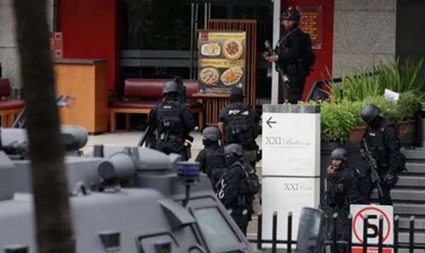 Ataque atribuido al EI deja siete muertos en Yakarta - Screenshot_410