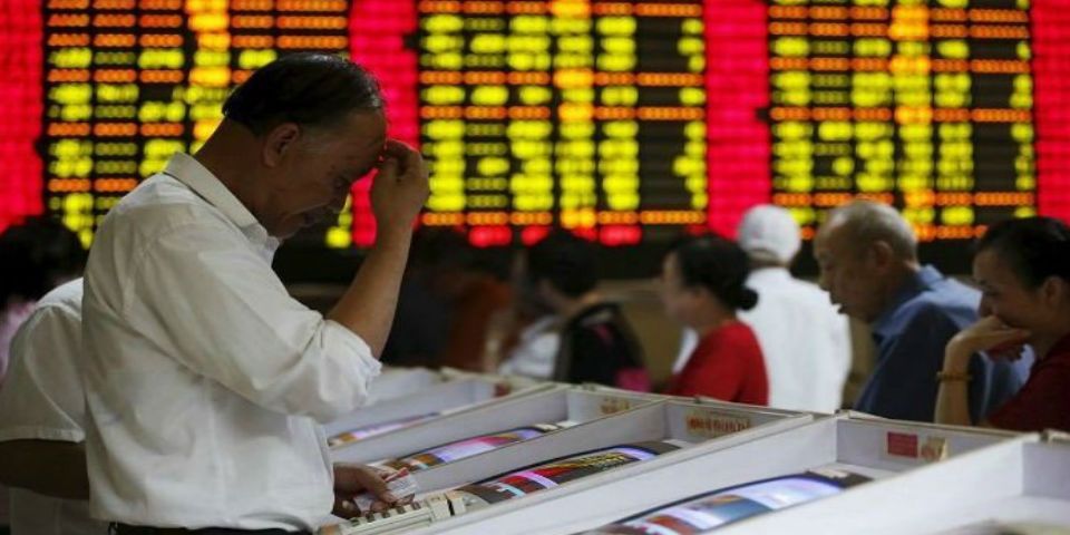 Bolsas chinas suspenden jornada tras desplome