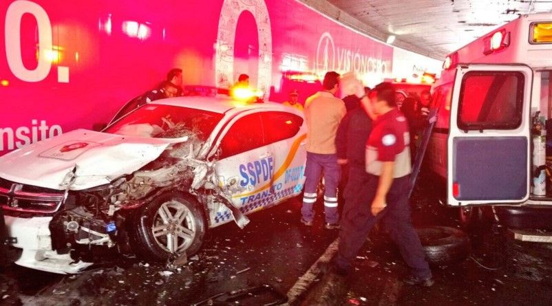 Patrulla ocasiona choque contra ambulancia